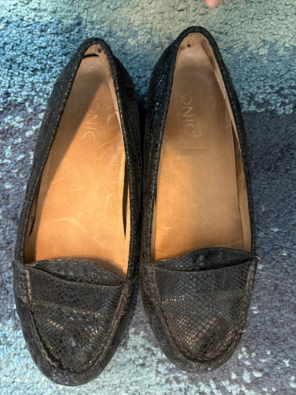 Vionic Black Textured Loafers driving shoes moccasins 7.5 snakeskin comfort
